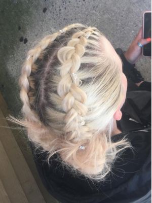 Updo by Danielle Cannon in Cherry Hill, NJ 08034 on Frizo