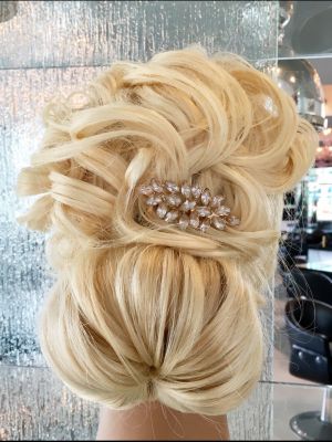 Updo by Isel Hernandez in Miami Beach, FL 33139 on Frizo