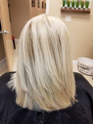 Women's haircut by Kelli Murphy in Gainesville, FL 32605 on Frizo