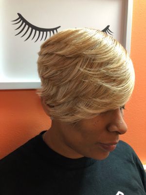 Women's haircut by Tranese Davis at Lavish Makeover in Houston, TX 77035 on Frizo