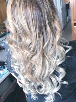 Extensions by Jess Mtz at Glamour Queen in McAllen, TX 78501 on Frizo