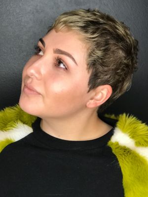 Danielle Peralta at Craig Piatti Salon in Austin, TX 78756 on Frizo