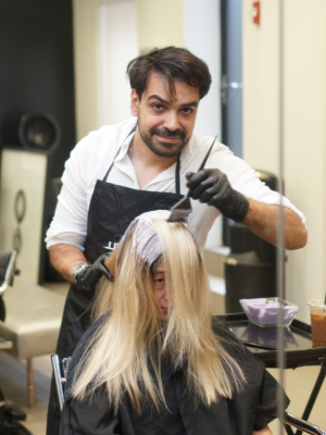 Lorenzo Tanbour at Tanbour salon in Chicago, IL 60611 on Frizo