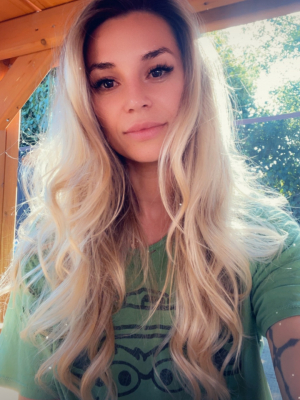 Margo Warzhapetian in Encino, CA 91436 on Frizo