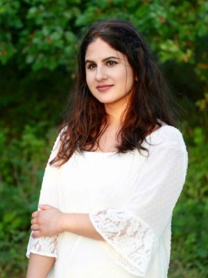 Nida Rafi in Floral Park, NY 11001 on Frizo