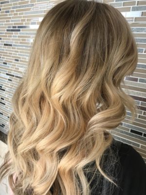 Sydnee Eklund at Hairstyles by Sydnee in New Braunfels, TX 78130 on Frizo