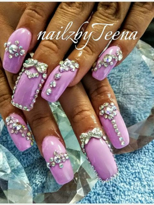 Teena Mitchell at Nailz By Teena in Baton Rouge, LA 70805 on Frizo